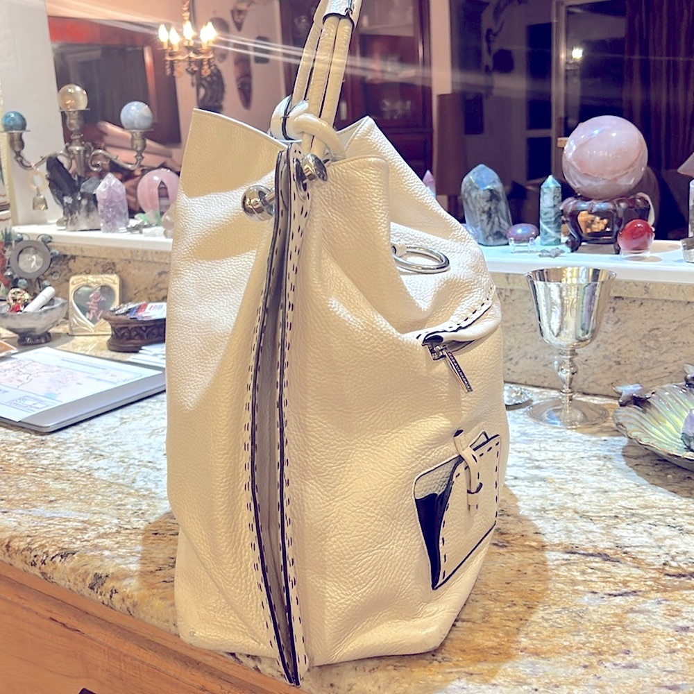 GREAT WHITE BCBGMAXZRIA🔥🔥pebbled leather handbag 👜 - Picture 4 of 16